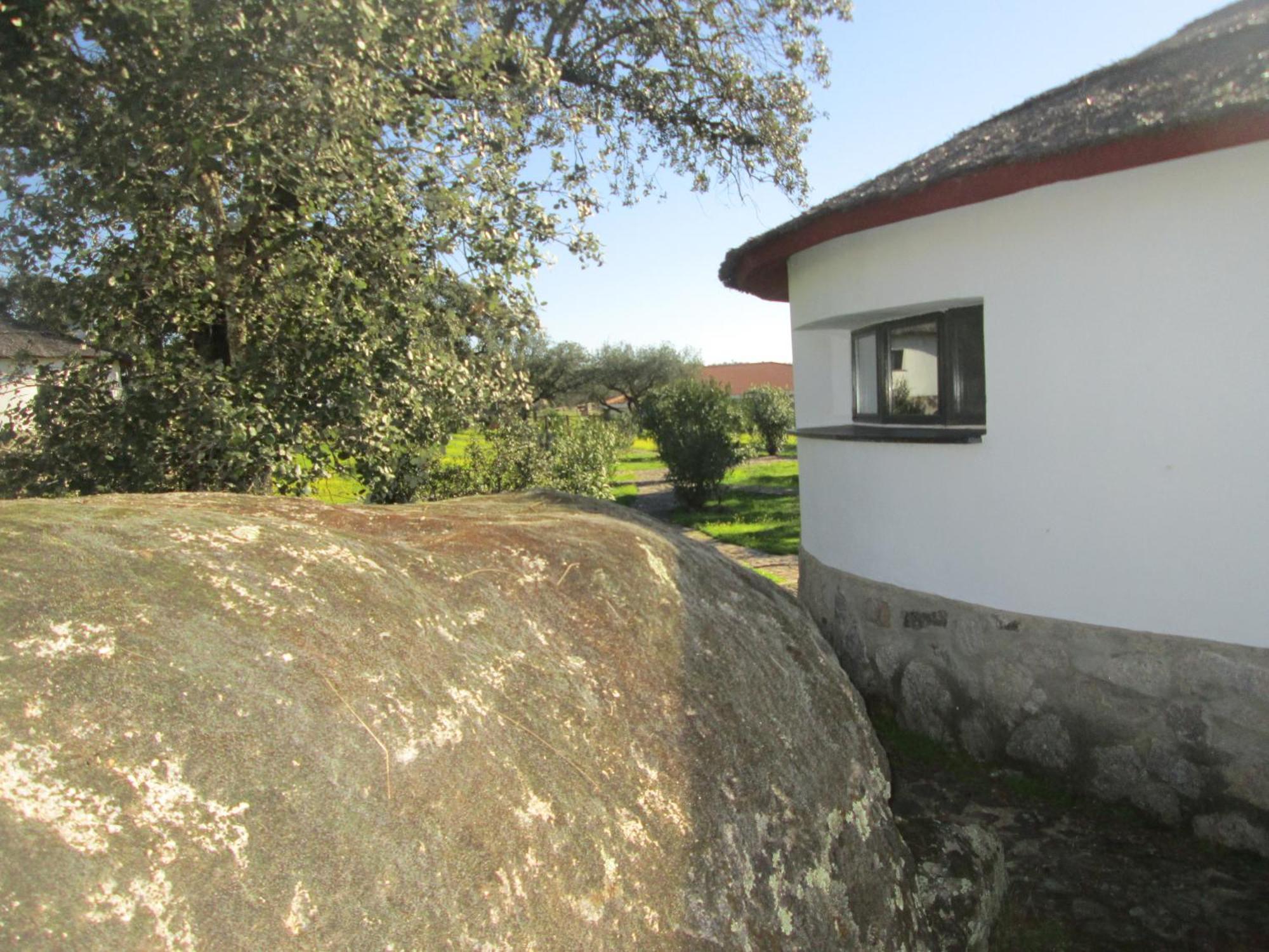 Chozos De La Dehesa Aparthotel La Roca de la Sierra ภายนอก รูปภาพ