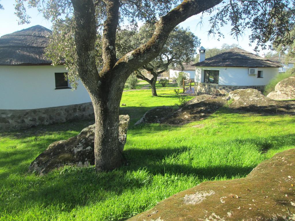 Chozos De La Dehesa Aparthotel La Roca de la Sierra ภายนอก รูปภาพ